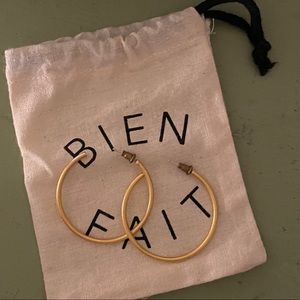 Medium Hoop Earrings by Madewell in gold